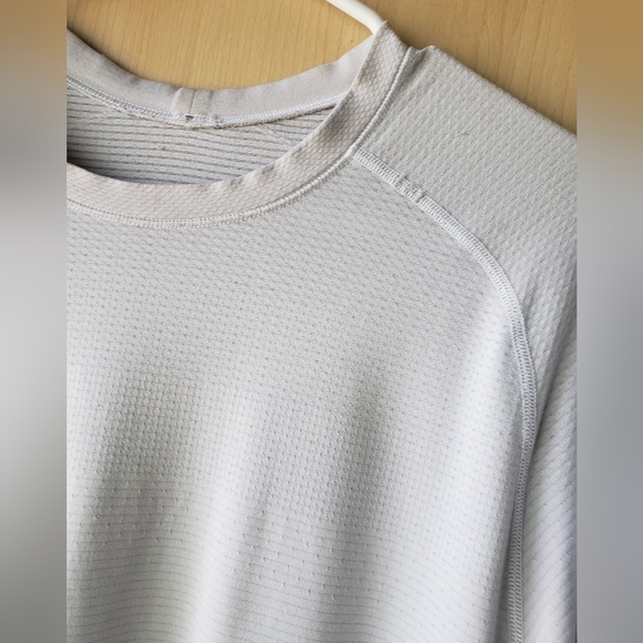 Lululemon Men's Gray Long Sleeve Training Shirt Medium - Picture 3 of 10